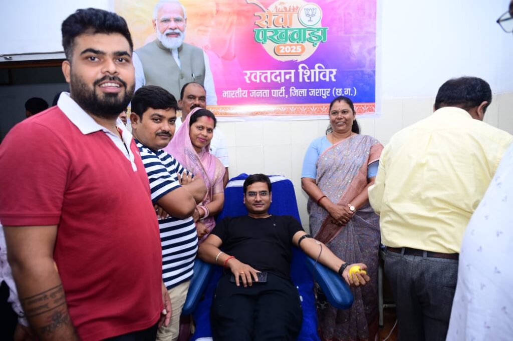 प्रधानमंत्री नरेंद्र मोदी जी के जन्म दिवस के अवसर पर पत्थलगांव में सेवा पखवाड़ा अभियान के तहत हुआ जिला स्तरीय विशाल रक्तदान शिविर का आयोजन..101 यूनिट हुआ रक्तदान 1 1001350453