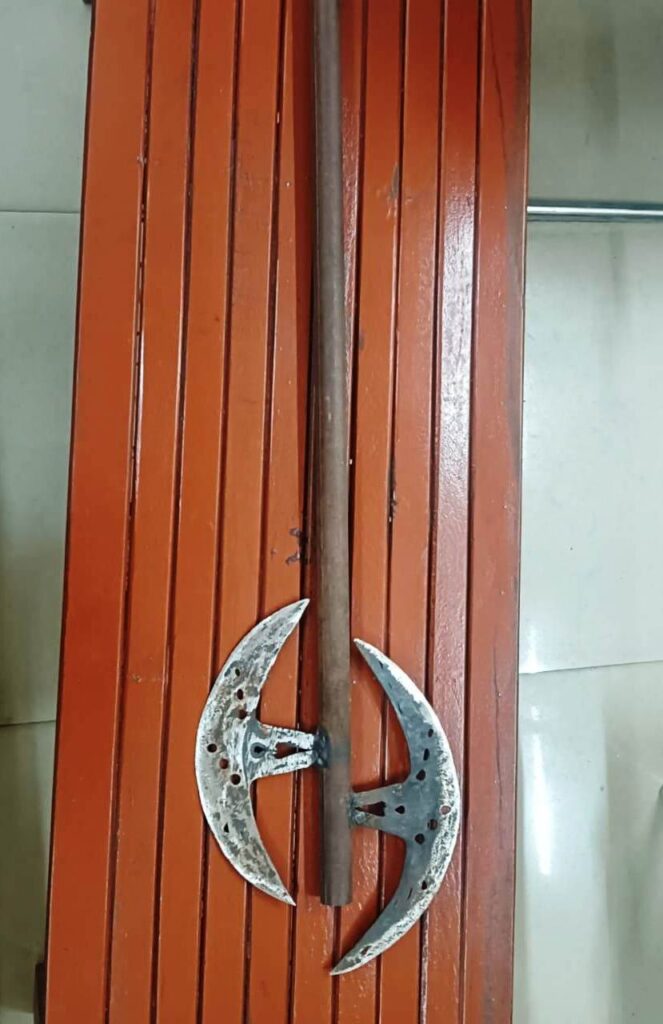 मानकेश्वरी मंदिर मेला में फरसा लहराते दो युवक गिरफ्तार, 2 1001518308