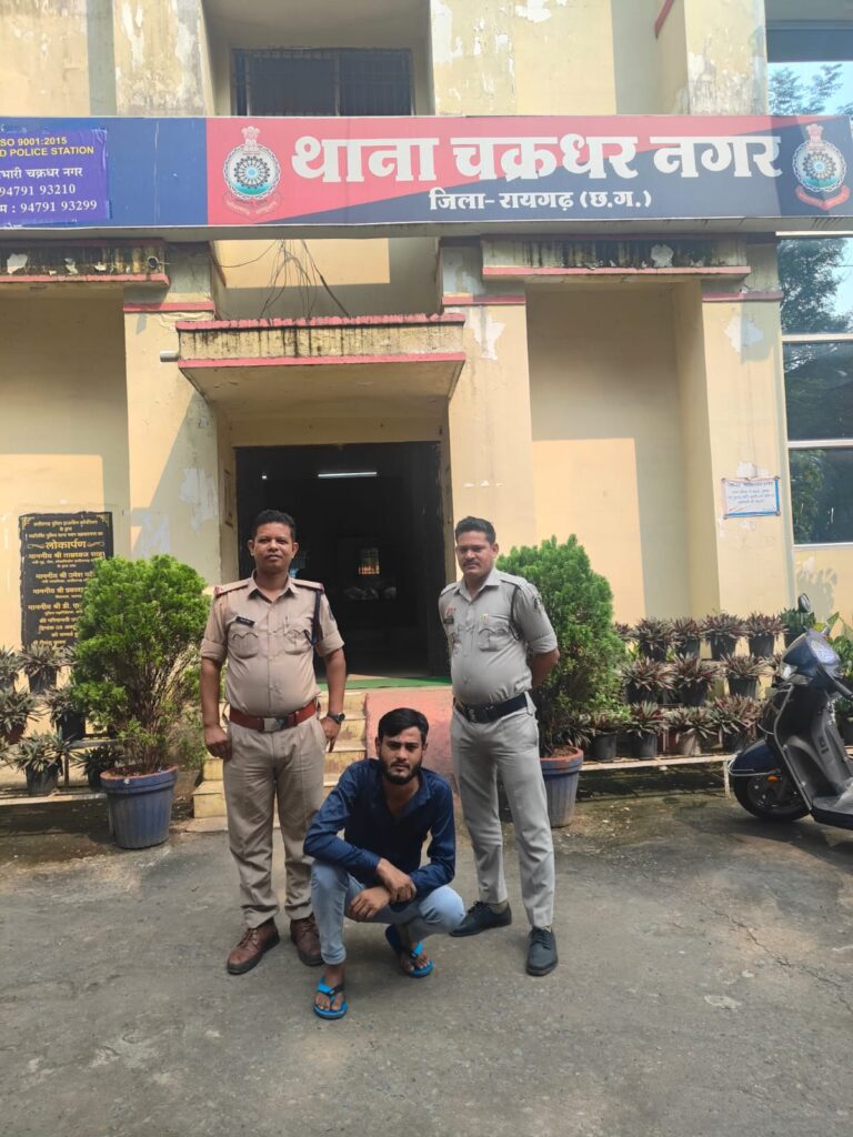 सैलून संचालक से मारपीट करने वाला आरोपी गिरफ्तार, चक्रधरनगर पुलिस ने भेजा रिमांड पर 1 1001525375