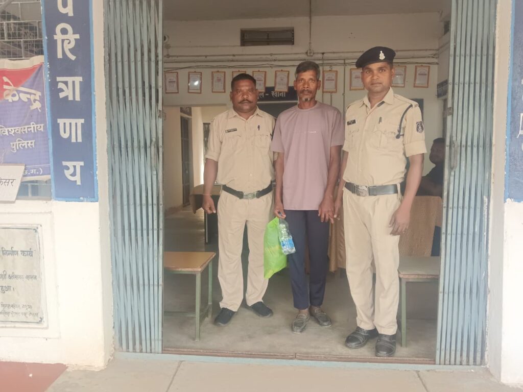 खेत के चारों ओर, कर दिया था, नंगे तार में बिजली की सप्लाई, करंट की चपेट में आने से हुई एक युवक की मौत, आरोपी गिरफ्तार, भेजा जेल 1 1001567855
