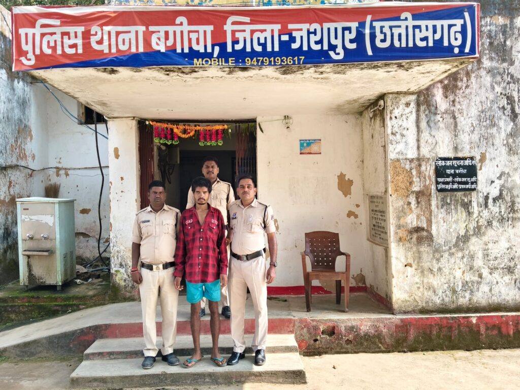 तंत्र -मंत्र के शक में कर दी, अपनी रिश्ते की फुआ की टांगी से मारकर हत्या, अपने फूफा पर भी किया था वार,आरोपी गिरफ्तार, भेजा जेल 1 1001619182
