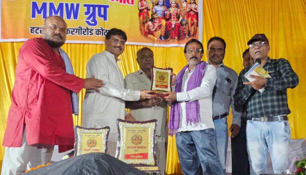 नगर दशहरा उत्सव समिति पिछले सत्तर वर्षों से लगातार कर रही आयोजन रावण और कुम्भकरण करते है नगर भ्रमण चलित झांकिया रही आकर्षण का केंद्र 1 IMG 20251004 WA0484